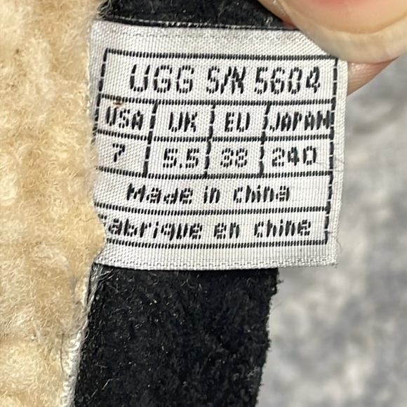 UGG Endell 5604 Black Suede Leather Shearling Ankle Harness Boot Distressed Sz 7 - Picture 11 of 14